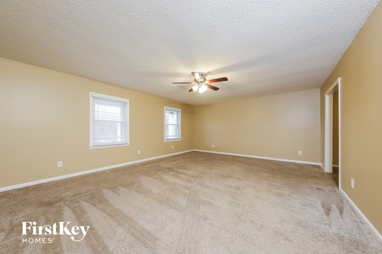 160 Rhyne Ct - Photo 7 of 15