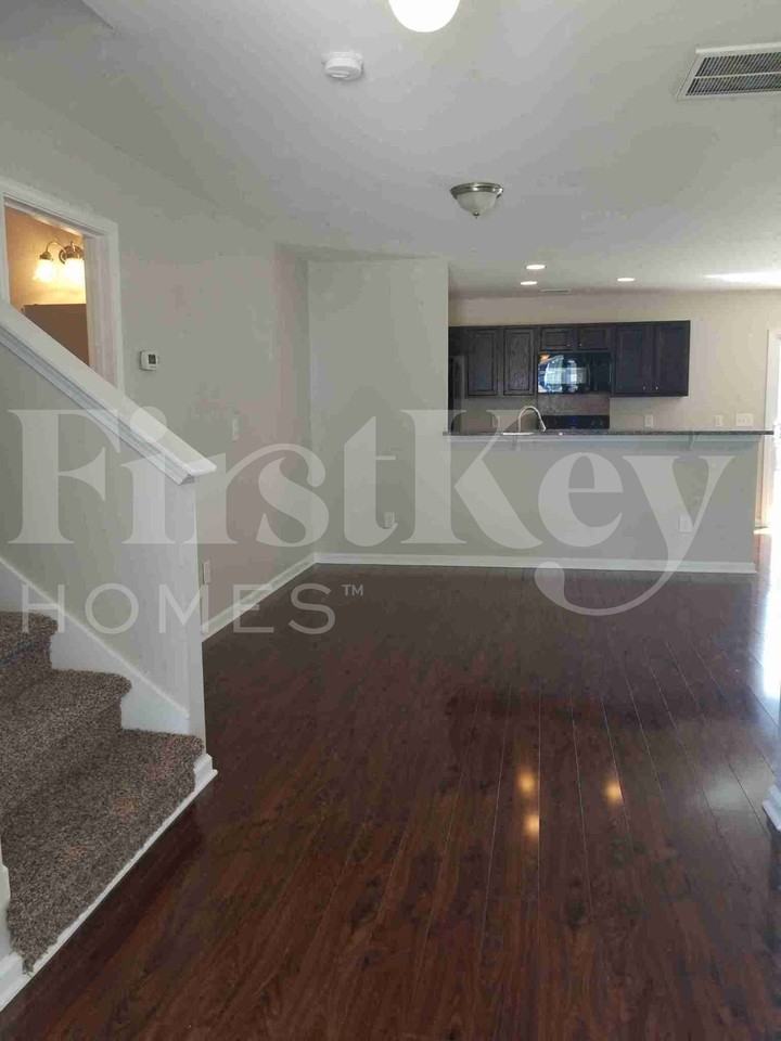 156 Coosawatchie St - Photo 4 of 26