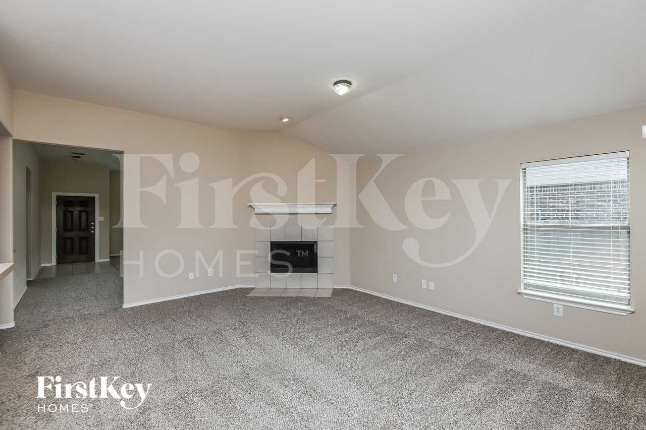 1517 Brandon Dr - Photo 4 of 16