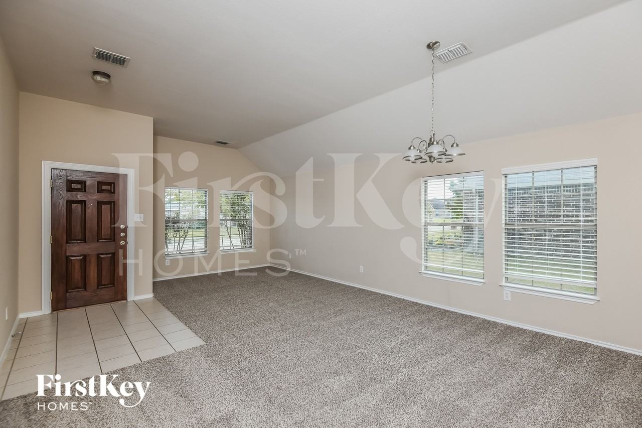 1517 Brandon Dr - Photo 7 of 16