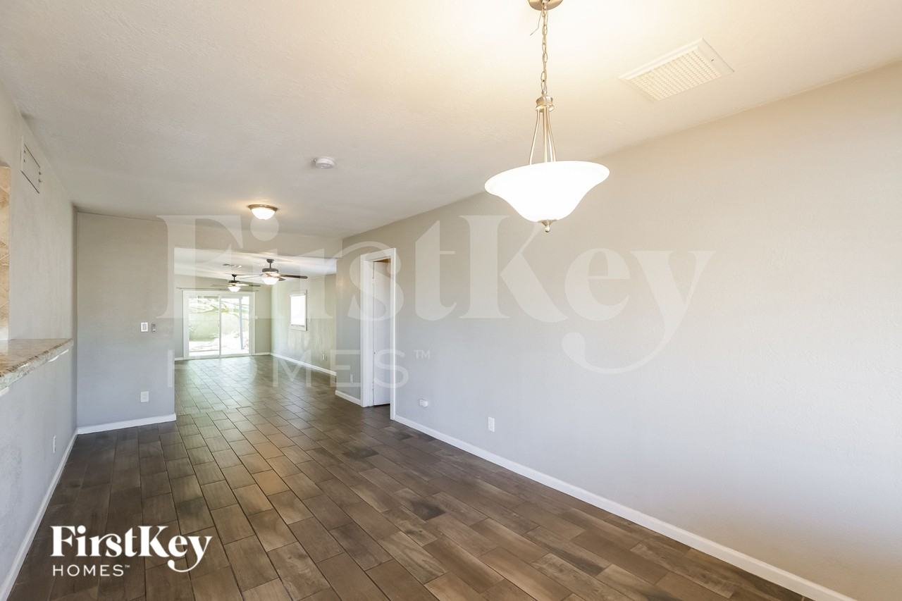 14838 N 38th St - Photo 5 of 16