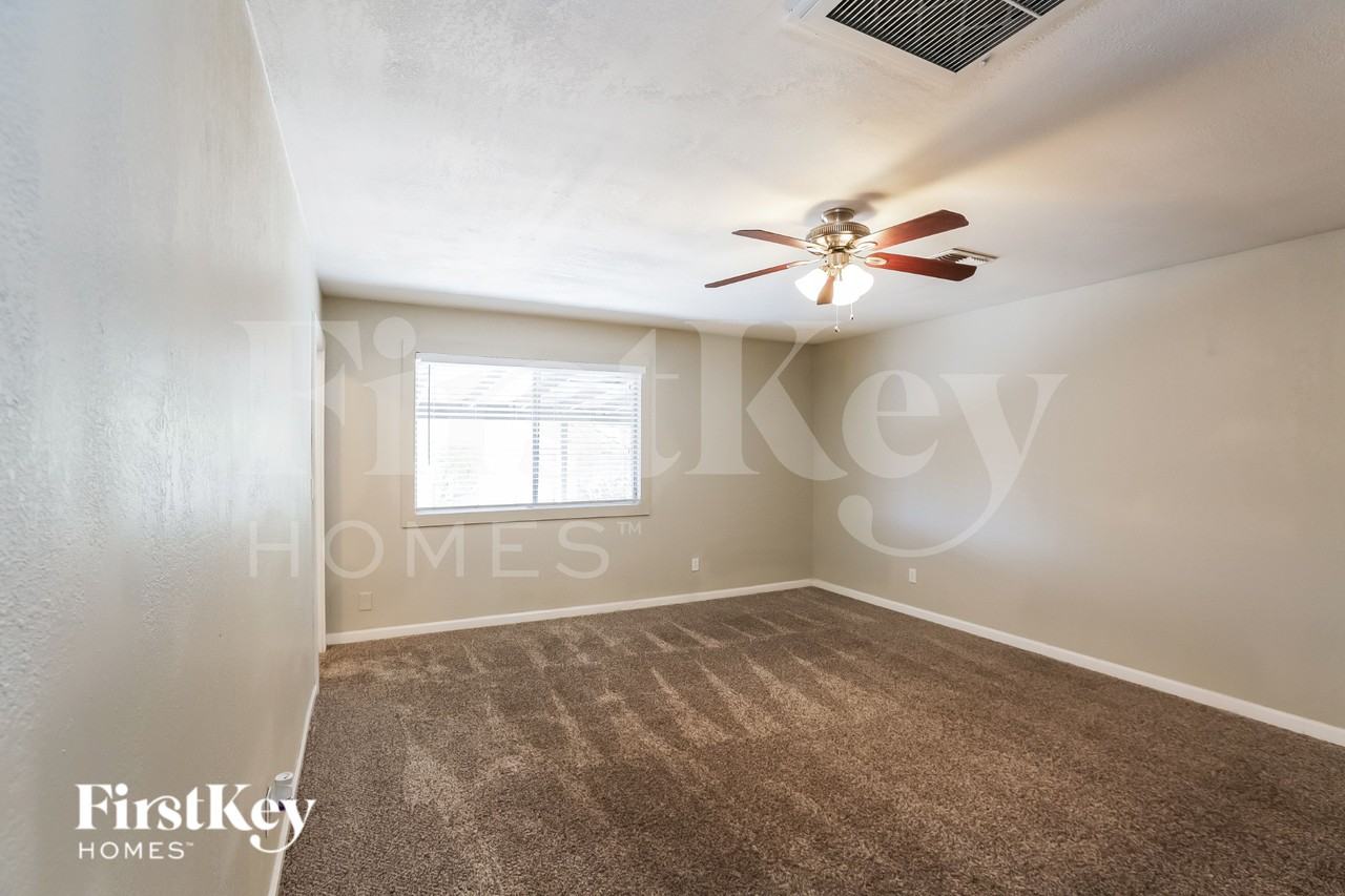 14838 N 38th St - Photo 7 of 16