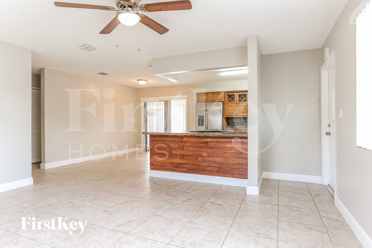 1400 Nwst - Photo 3 of 15