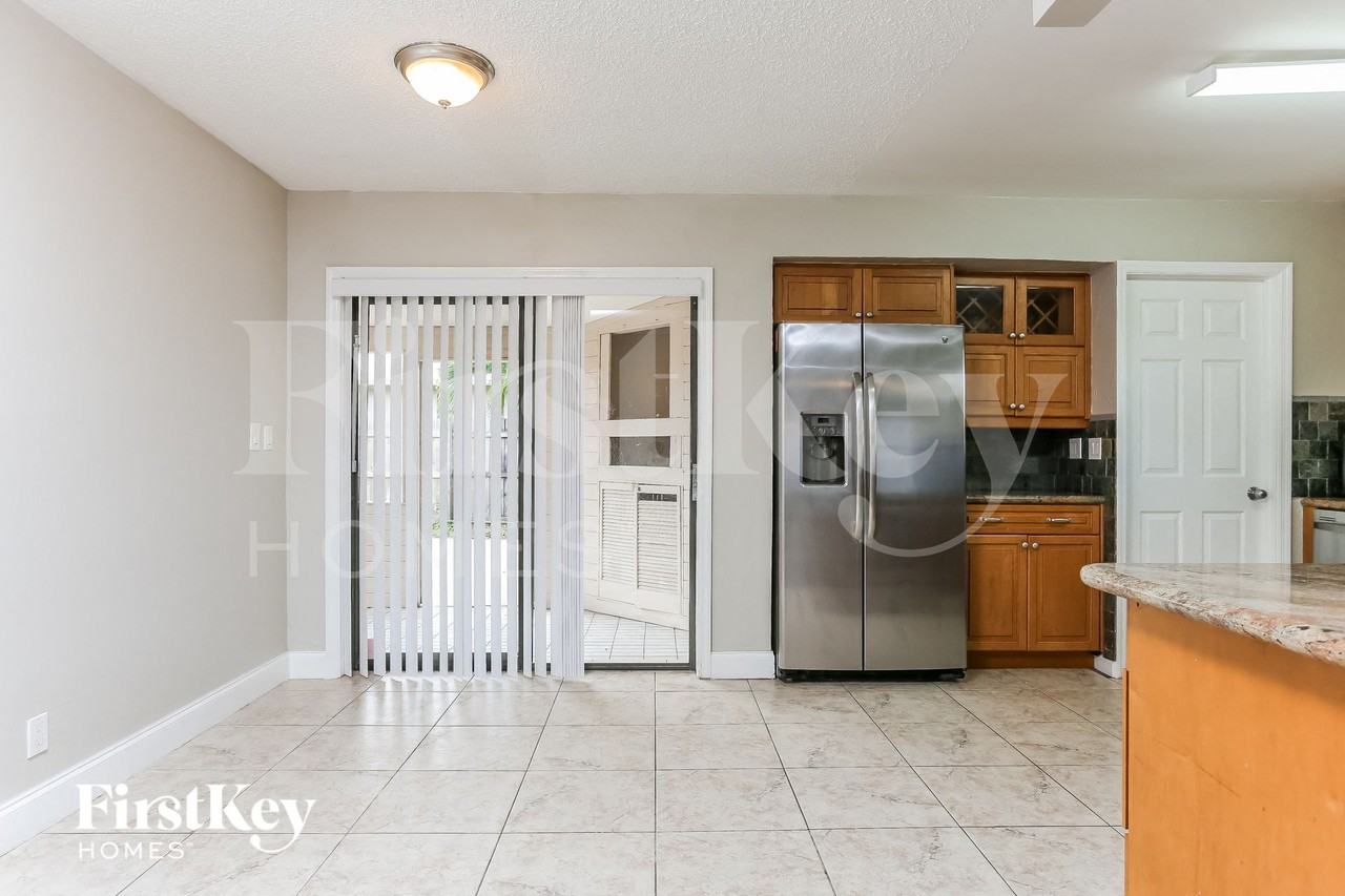 1400 Nwst - Photo 4 of 15