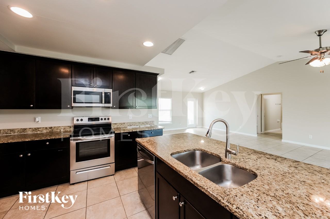 1305 Nw 11th Ter - Photo 6 of 16