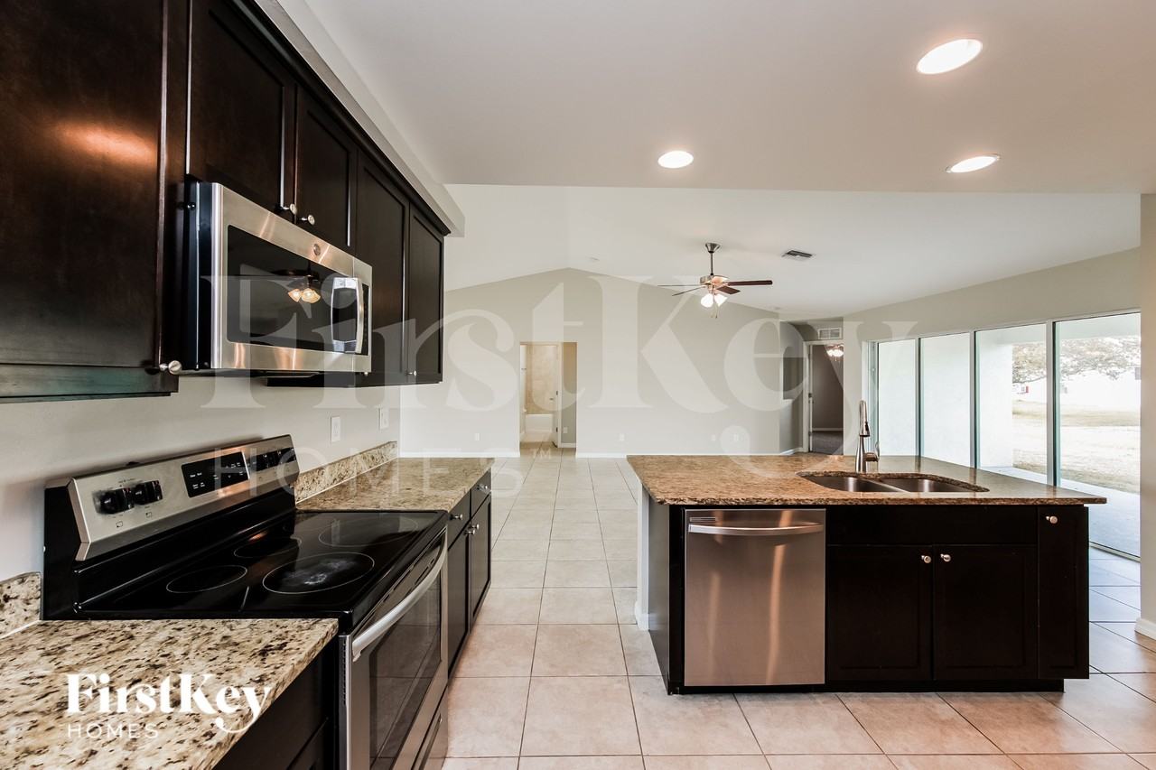 1305 Nw 11th Ter - Photo 7 of 16