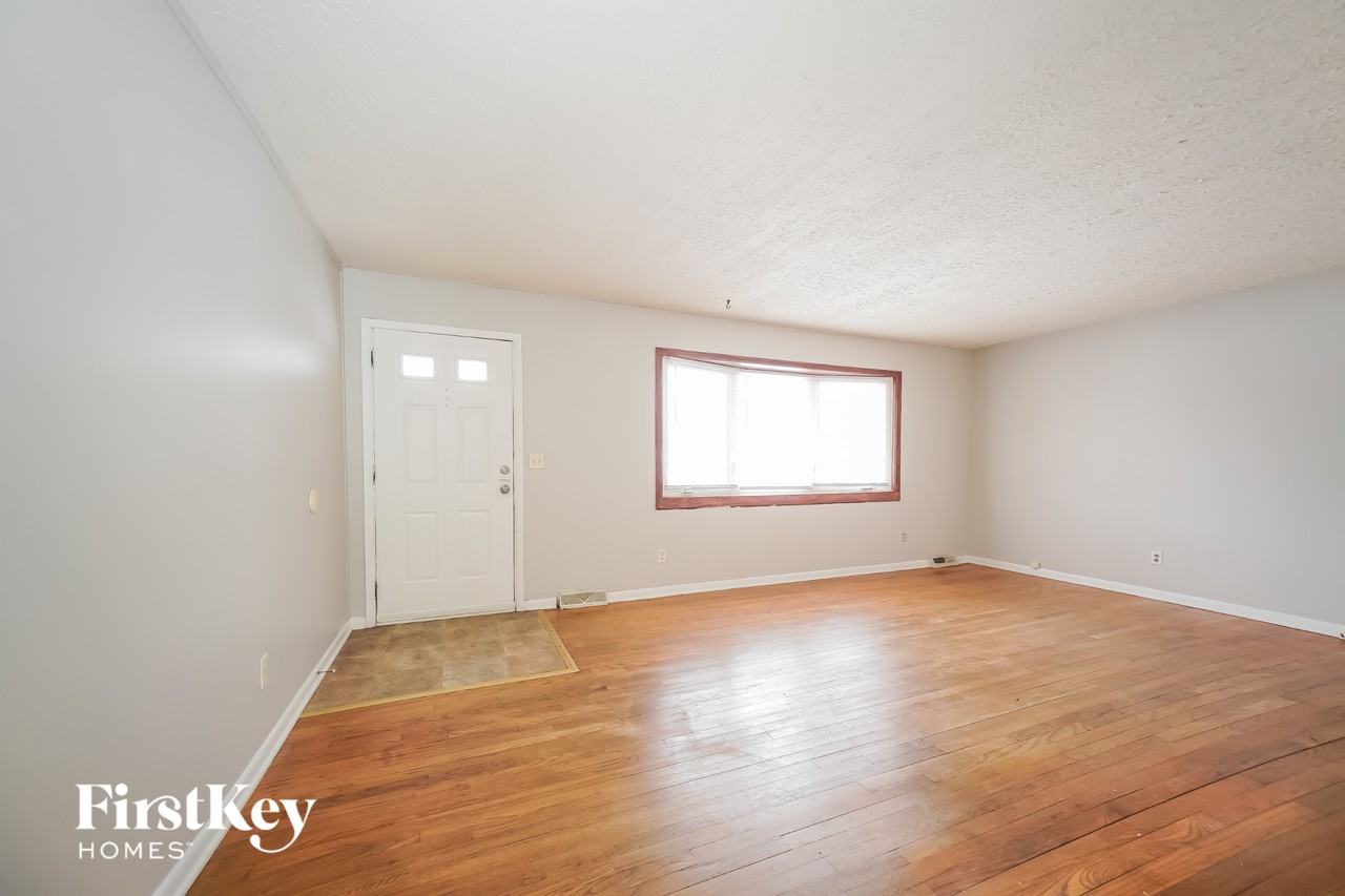 130 Buisdale Dr - Photo 2 of 15