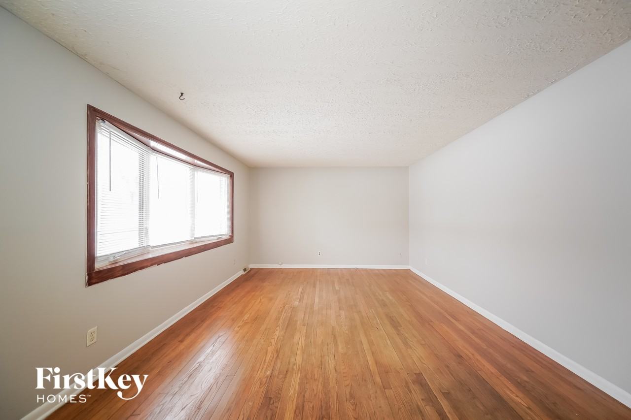 130 Buisdale Dr - Photo 3 of 15