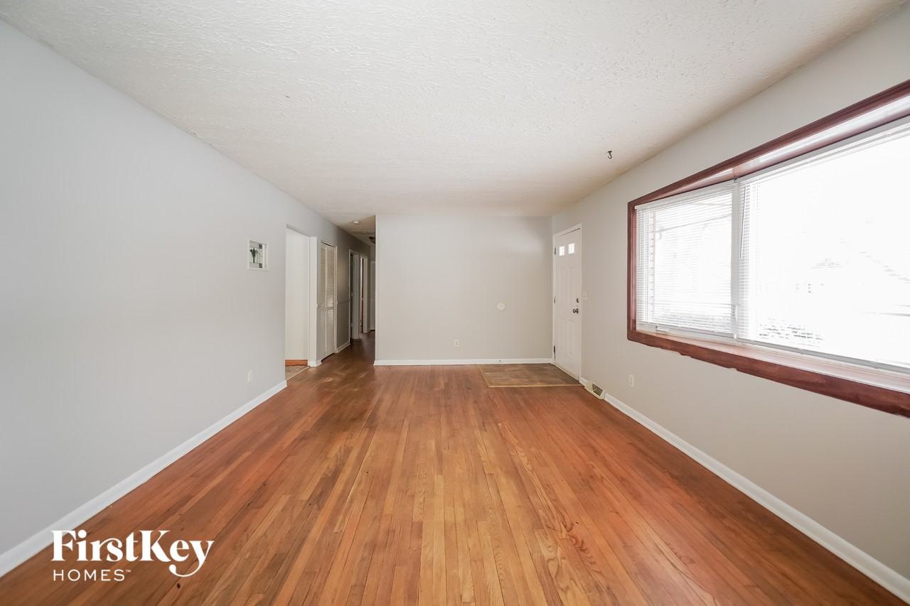 130 Buisdale Dr - Photo 4 of 15