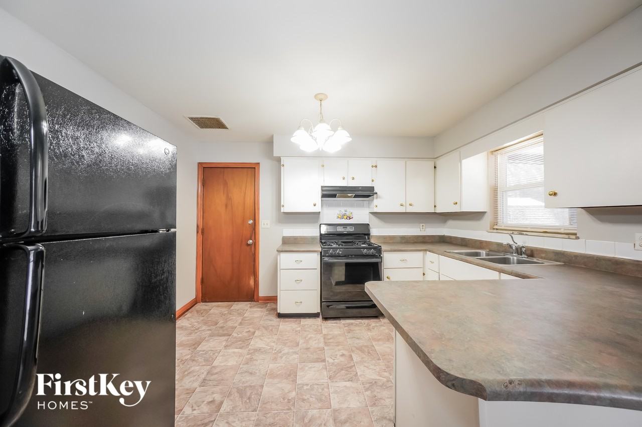 130 Buisdale Dr - Photo 5 of 15