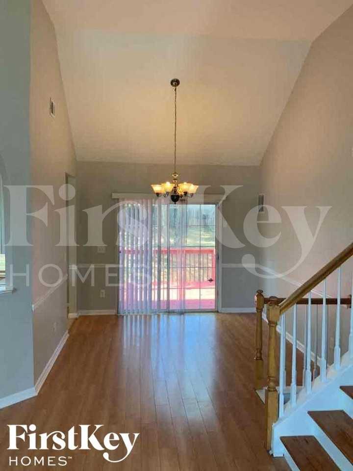 1253 Waymar Ct Sw - Photo 5 of 28