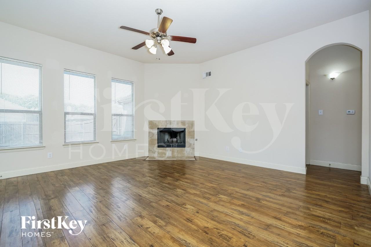 1223 Jewell Ln - Photo 2 of 16