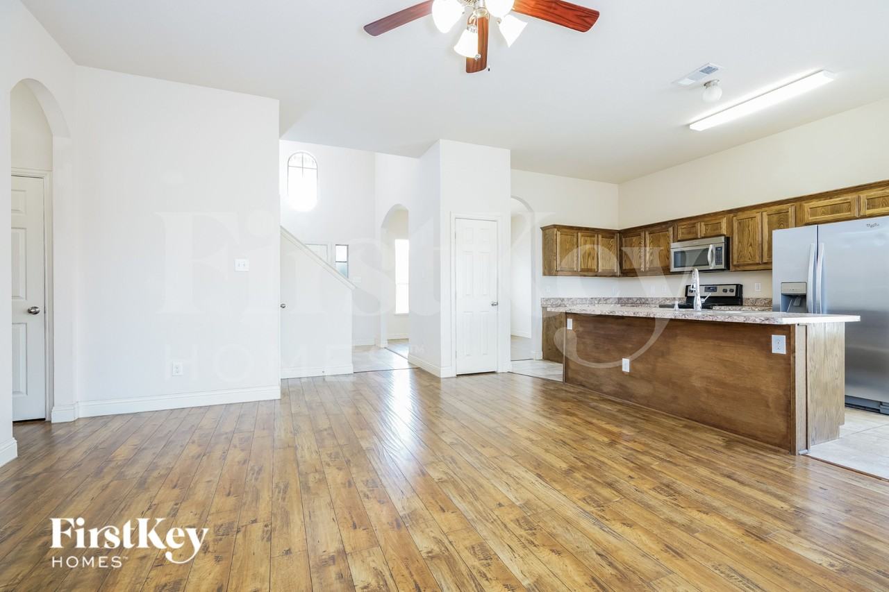 1223 Jewell Ln - Photo 3 of 16