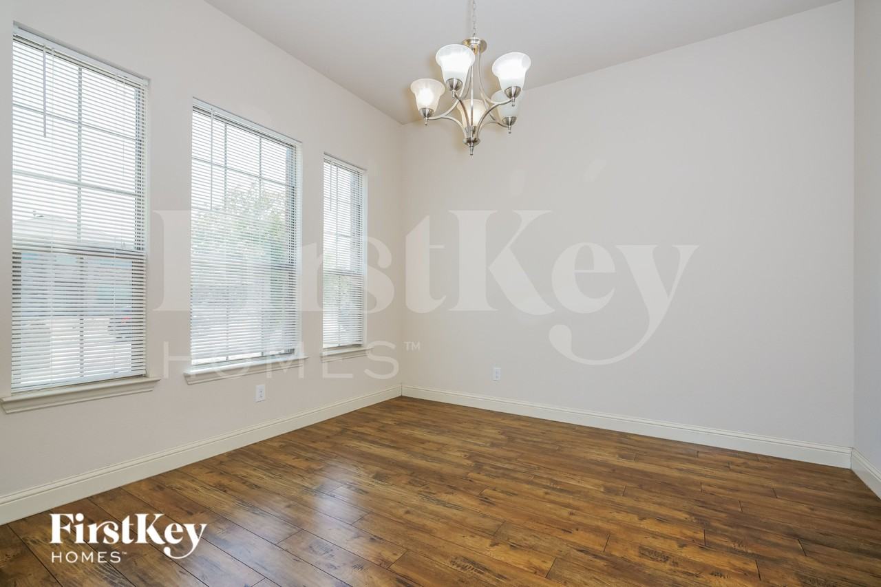 1223 Jewell Ln - Photo 4 of 16