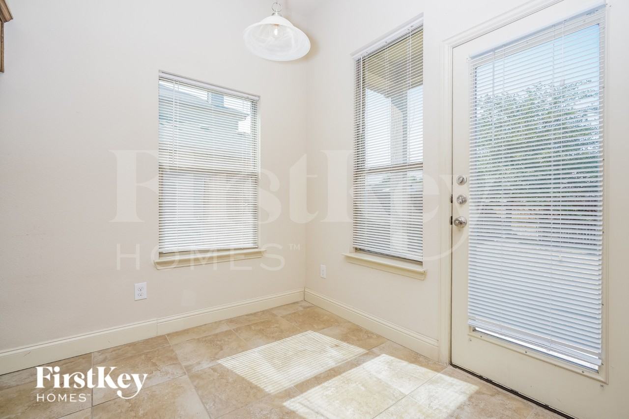 1223 Jewell Ln - Photo 5 of 16