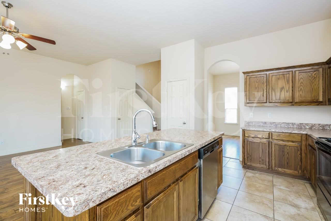 1223 Jewell Ln - Photo 6 of 16