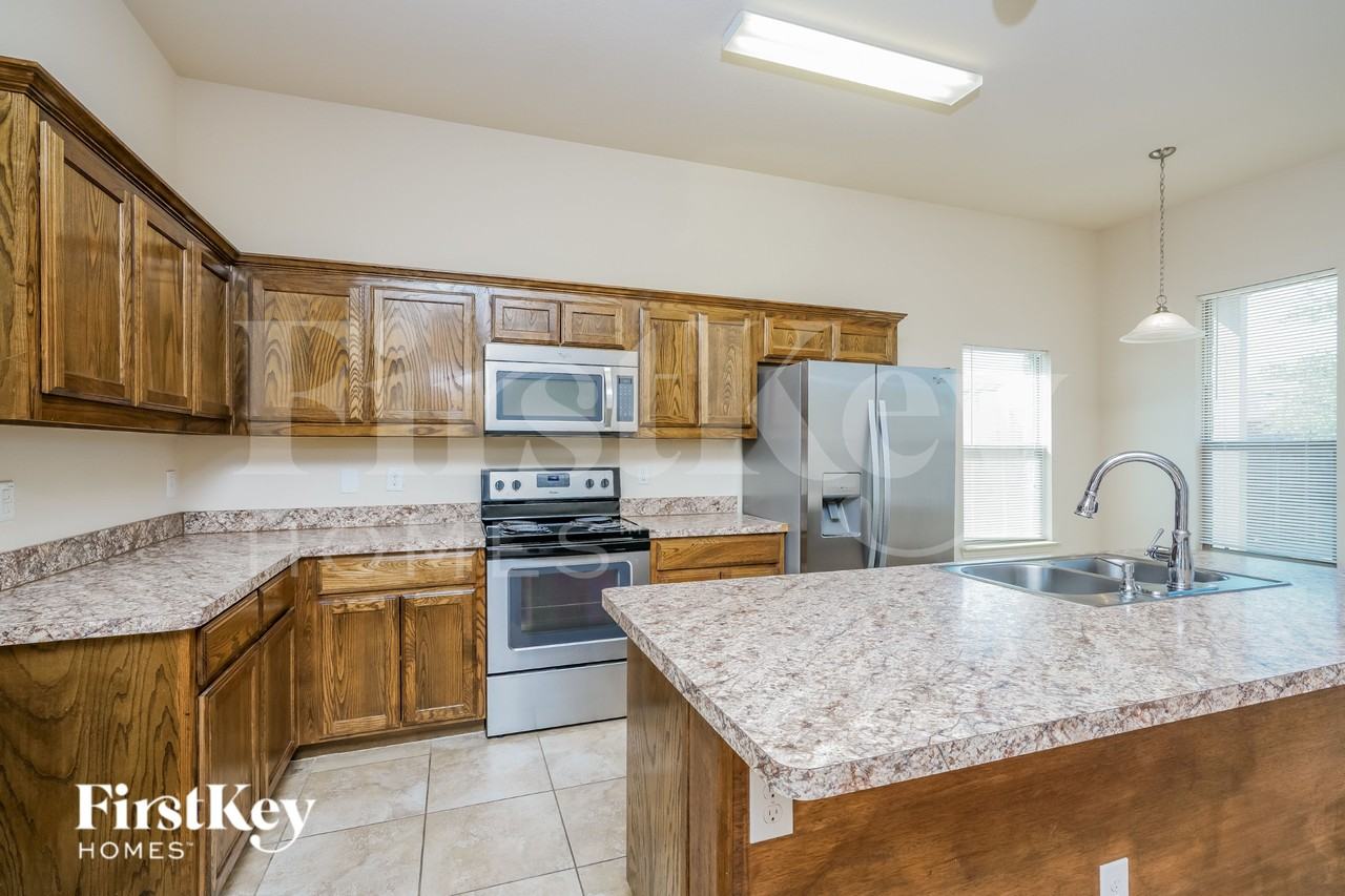 1223 Jewell Ln - Photo 7 of 16