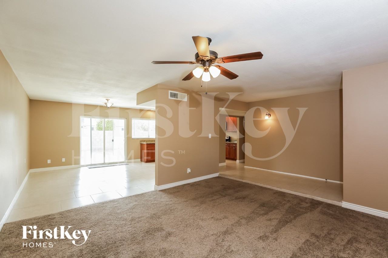 12215 N 36th St - Photo 4 of 16