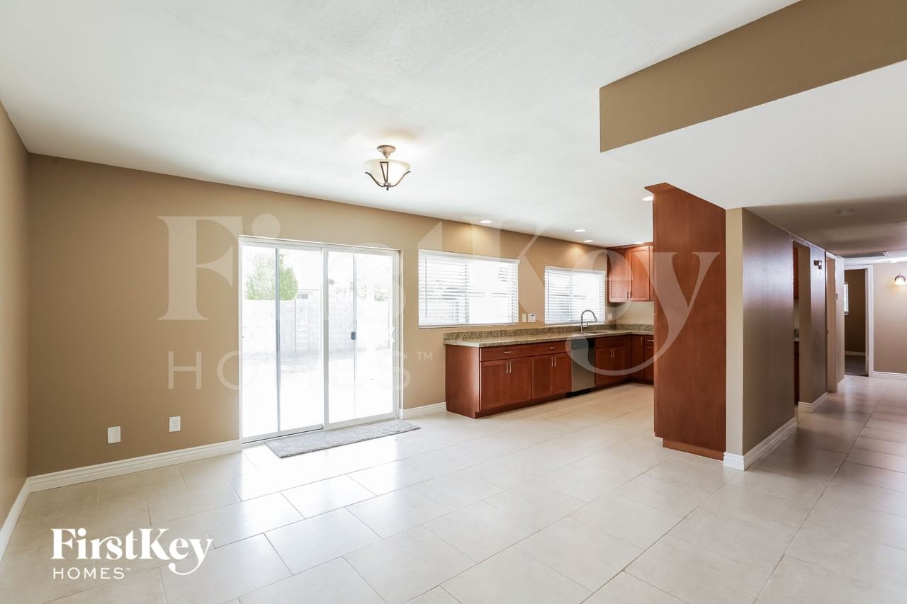 12215 N 36th St - Photo 6 of 16