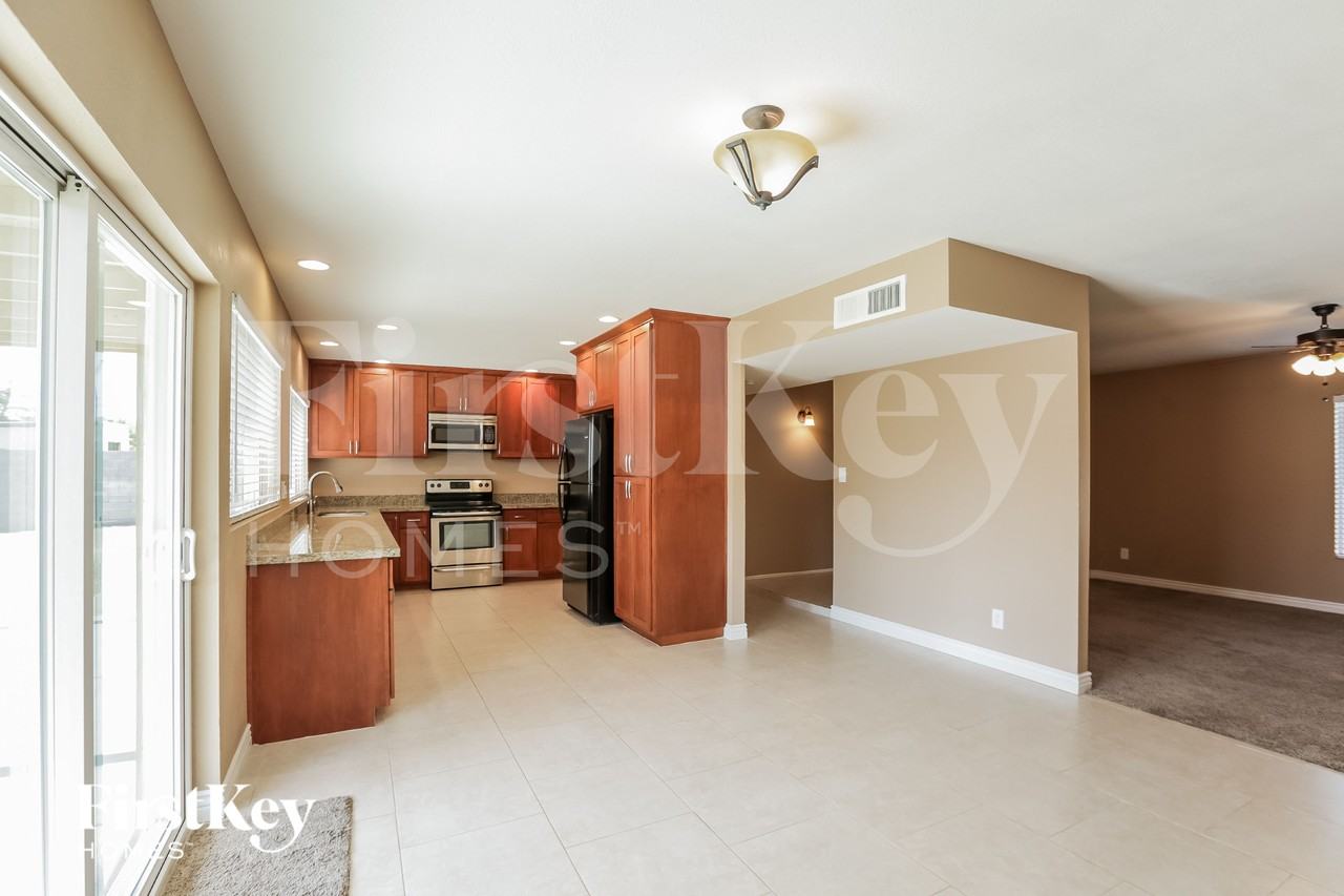 12215 N 36th St - Photo 7 of 16