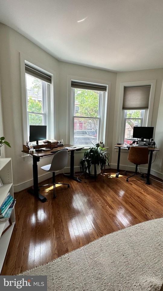 217 Morgan St Nw Unit B - Photo 3 of 19