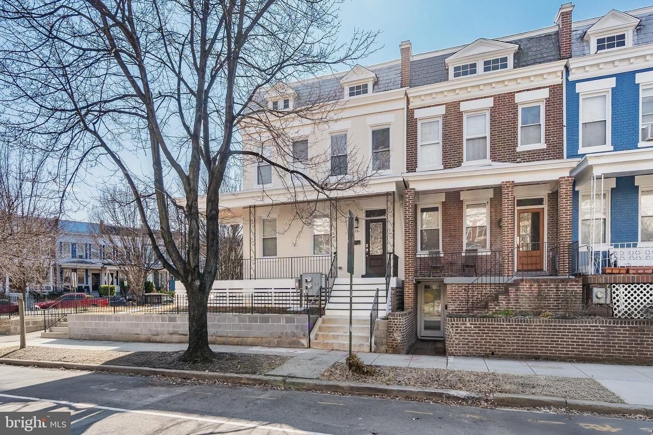 1319 C St Ne Unit B - Photo 2 of 26