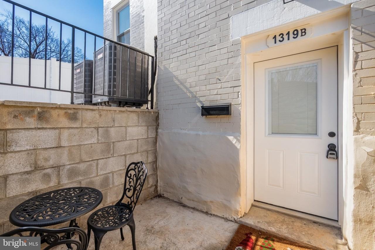 1319 C St Ne Unit B - Photo 5 of 26