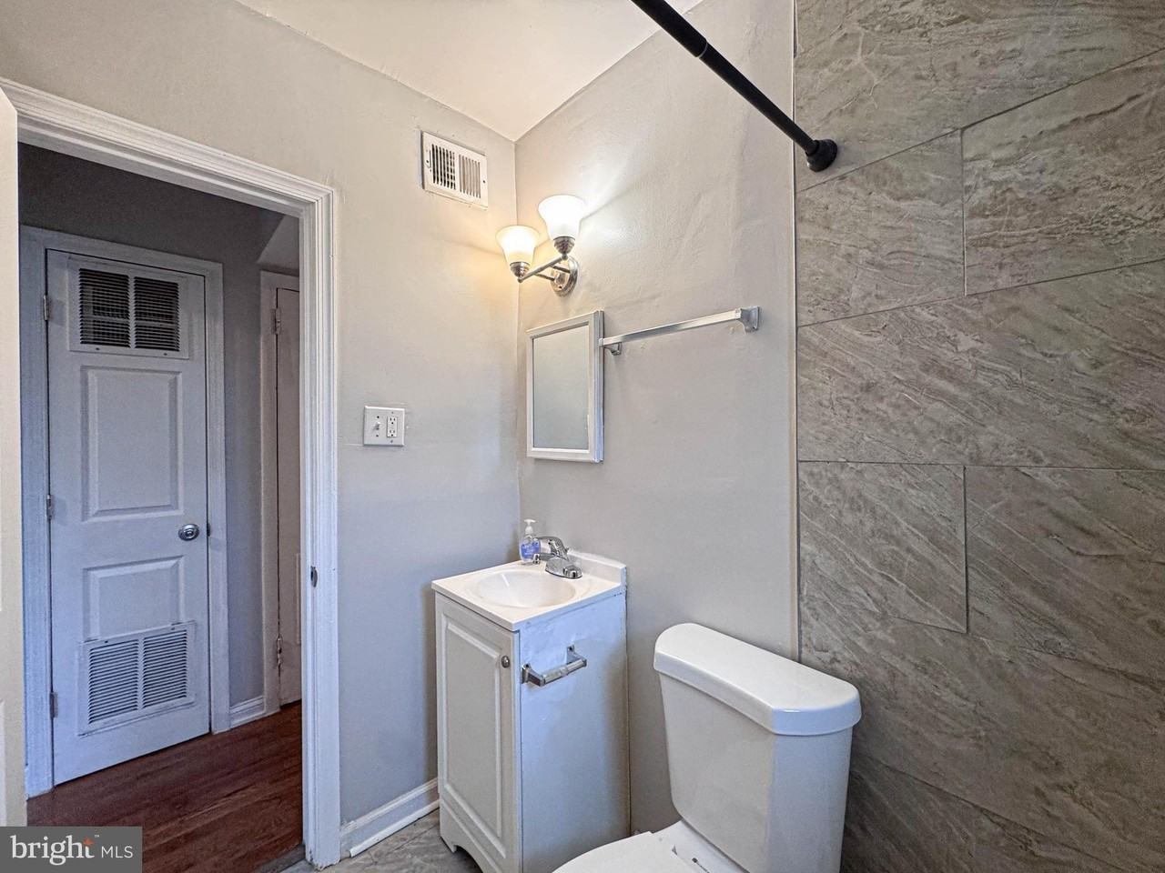 4630 Hillside Rd Se - Photo 7 of 28