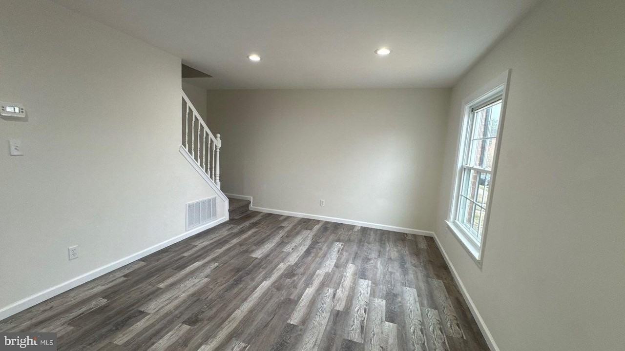 830 Oyster Bay Harbour - Photo 2 of 22