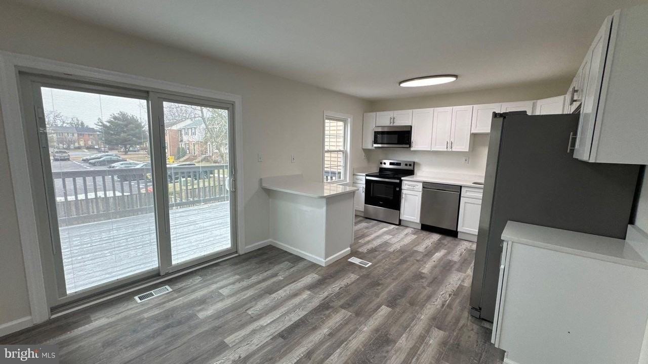 830 Oyster Bay Harbour - Photo 4 of 22