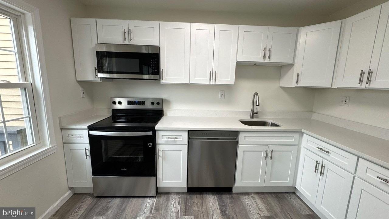 830 Oyster Bay Harbour - Photo 6 of 22