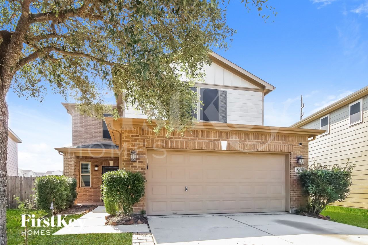 10638 Harbor Canyon Dr - Photo 2 of 15