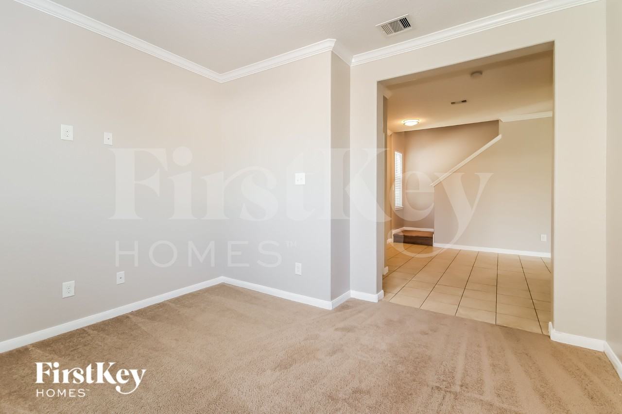 10638 Harbor Canyon Dr - Photo 3 of 15