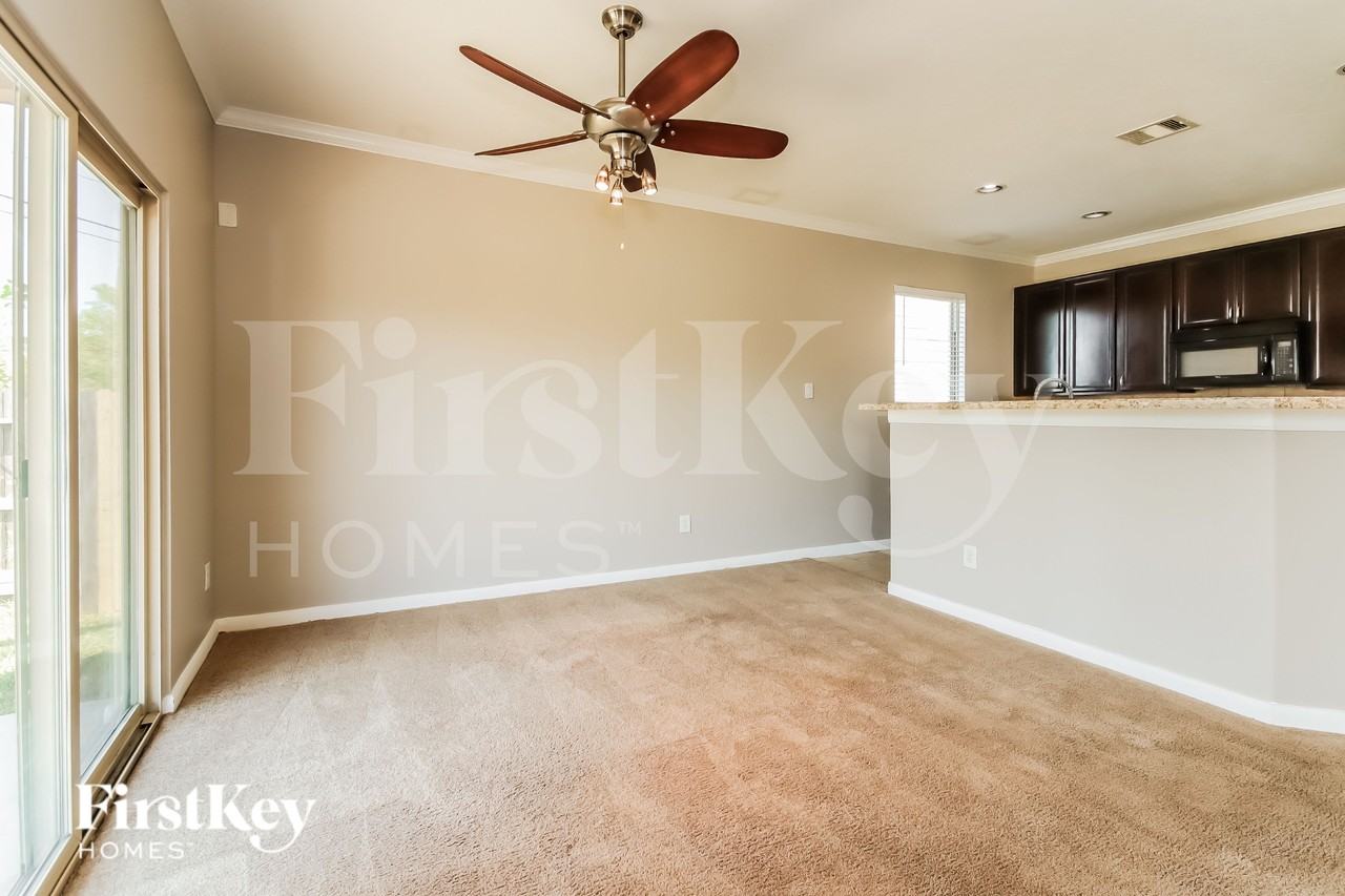 10638 Harbor Canyon Dr - Photo 6 of 15