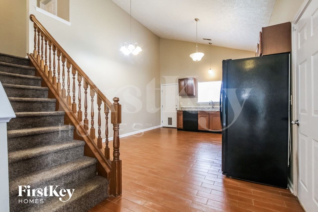 1056 Oak Leaf Rd - Photo 2 of 15