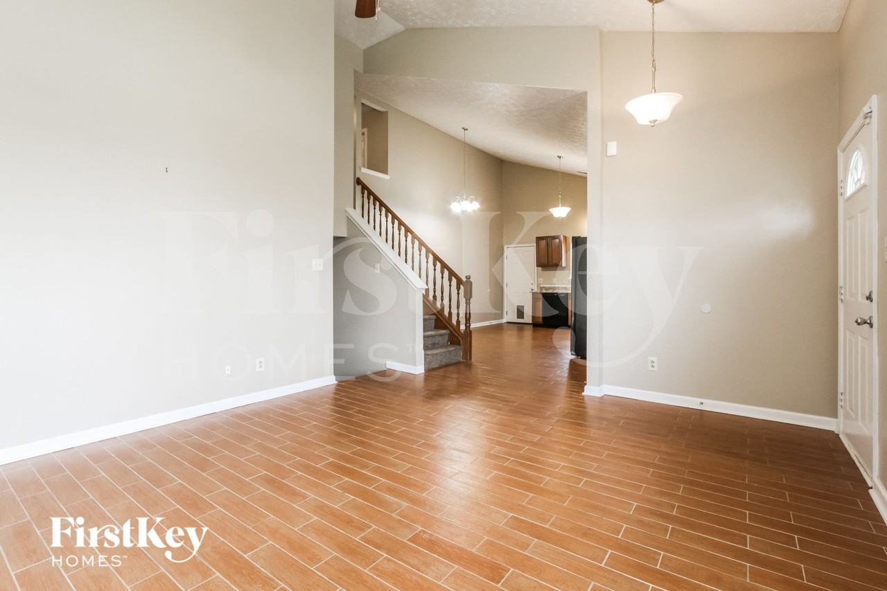 1056 Oak Leaf Rd - Photo 3 of 15