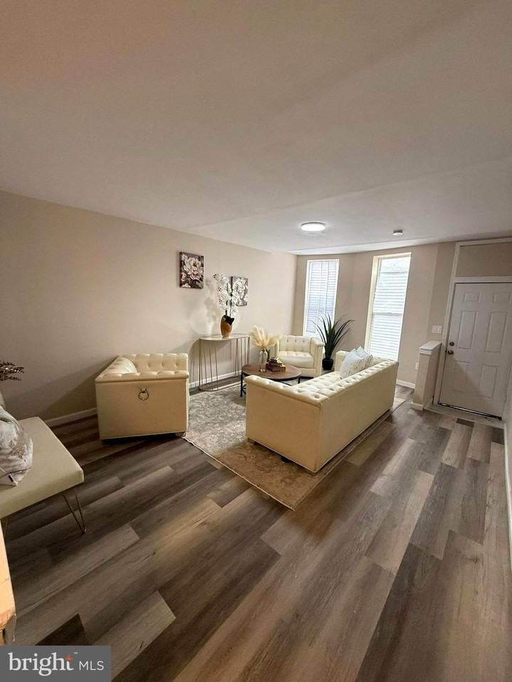 1026 E North Ave - Photo 2 of 14