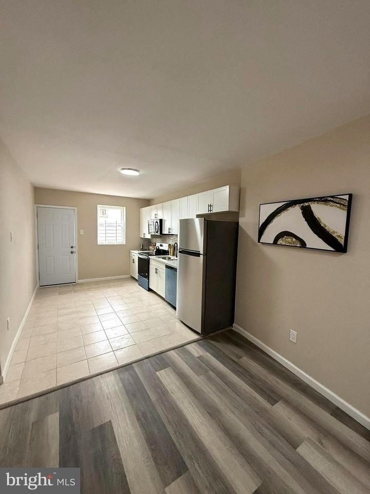 1026 E North Ave - Photo 4 of 14