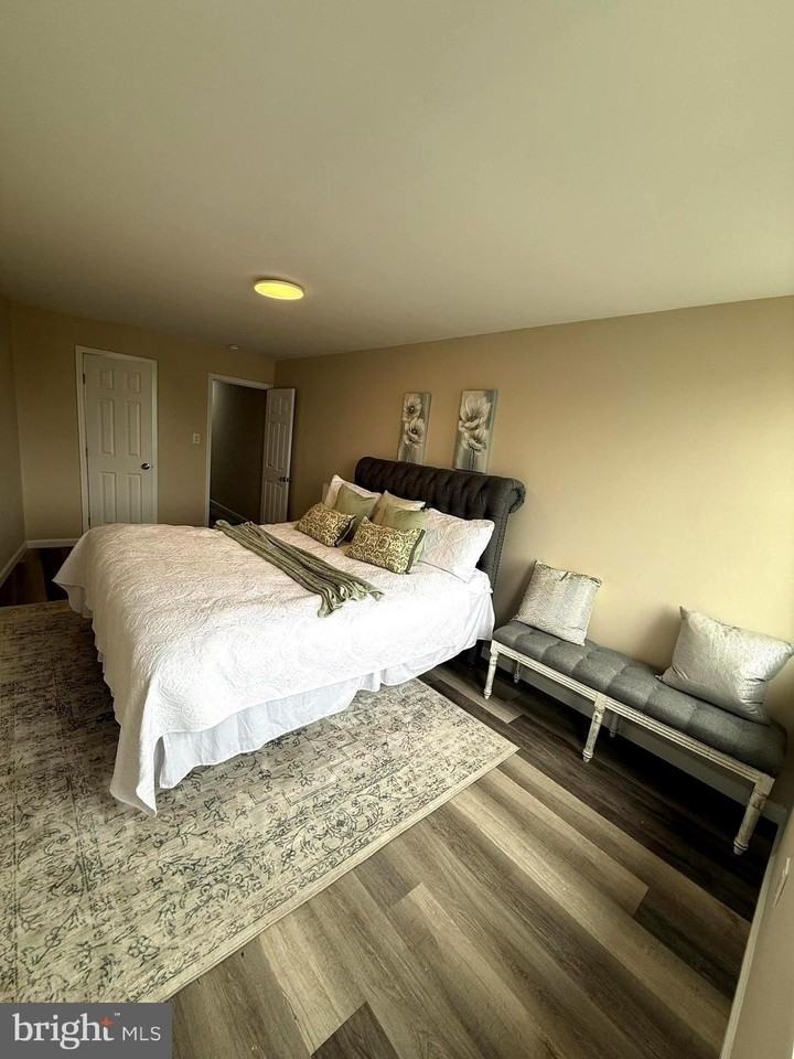 1026 E North Ave - Photo 5 of 14