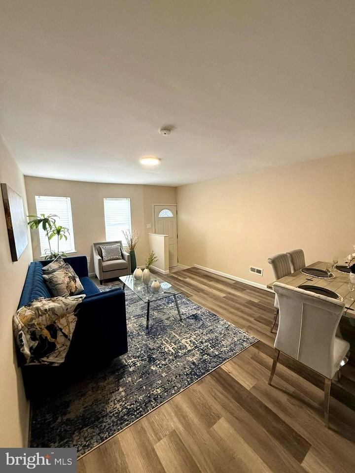 1028 E North Ave - Photo 2 of 21