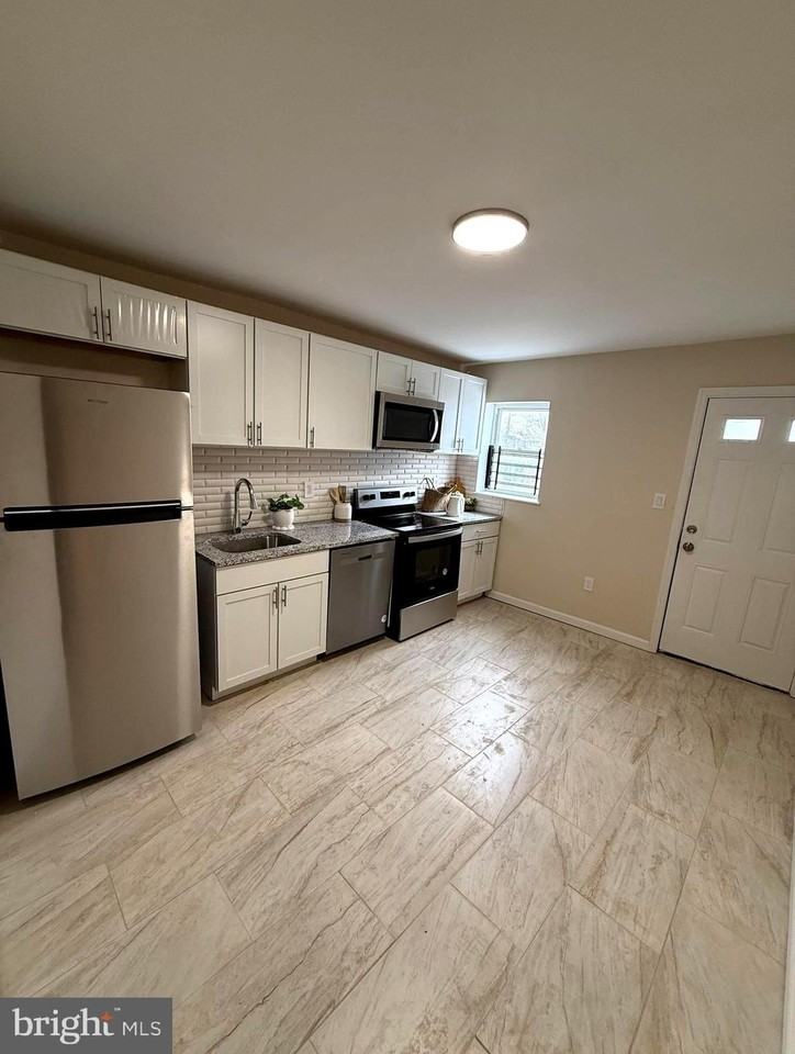 1028 E North Ave - Photo 6 of 21