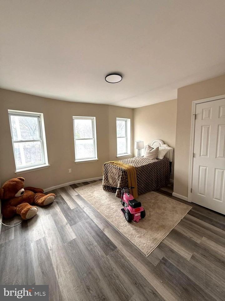 1028 E North Ave - Photo 7 of 21