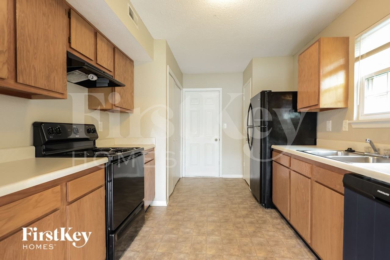 10247 Hornton St - Photo 4 of 16