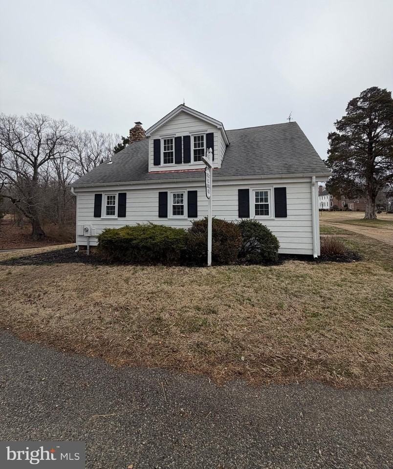 8170 Rose Hill Manor Pl - Photo 2 of 14