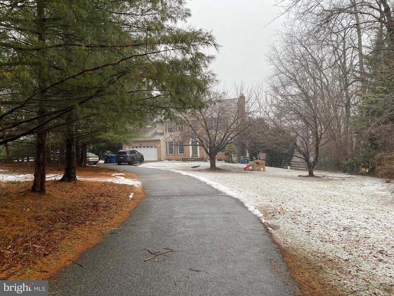 780 Link Dr - Photo 4 of 47