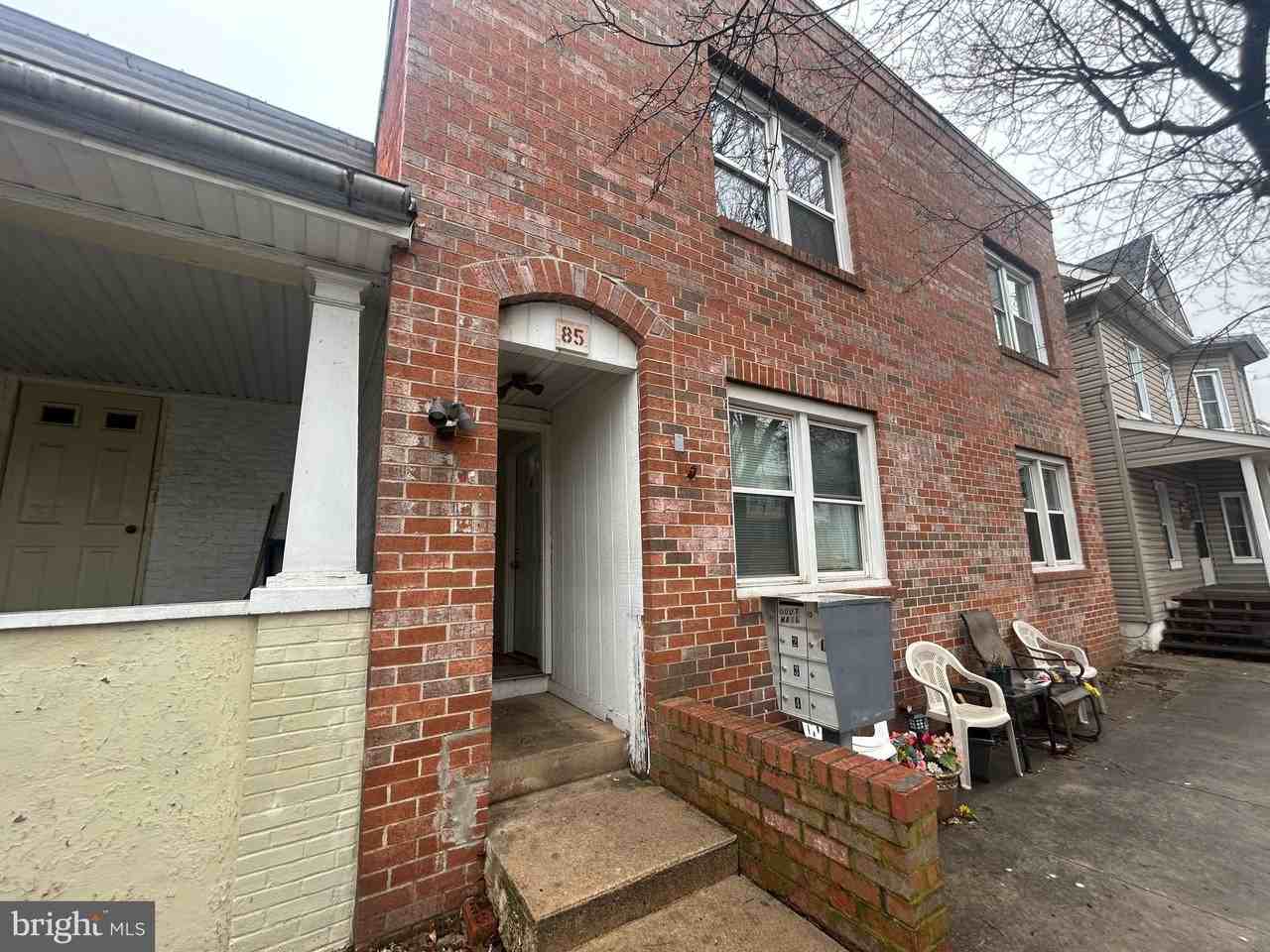 85 Pennsylvania Ave Apt 1 - Photo 2 of 8