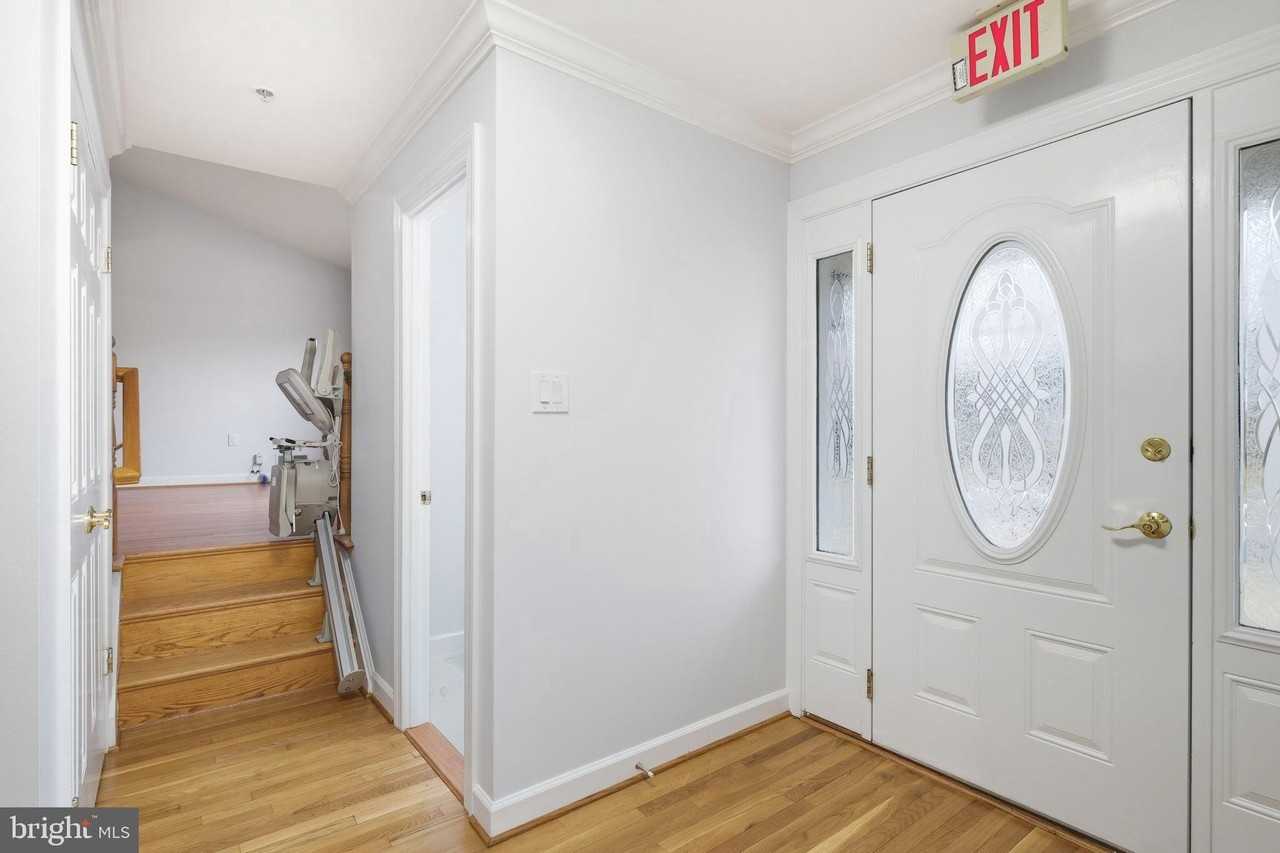 711 Lamberton Dr - Photo 3 of 50