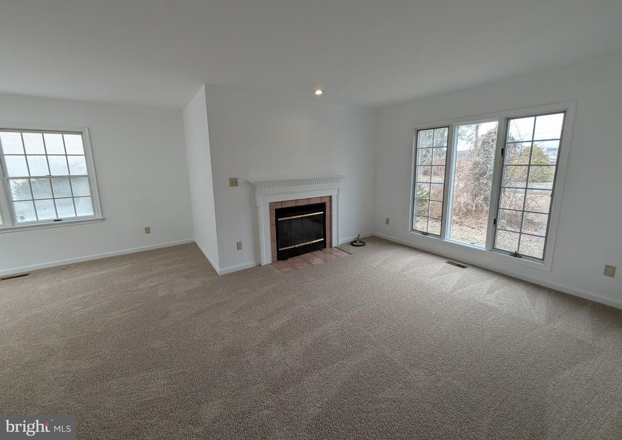 2626 Cecil Dr - Photo 2 of 10