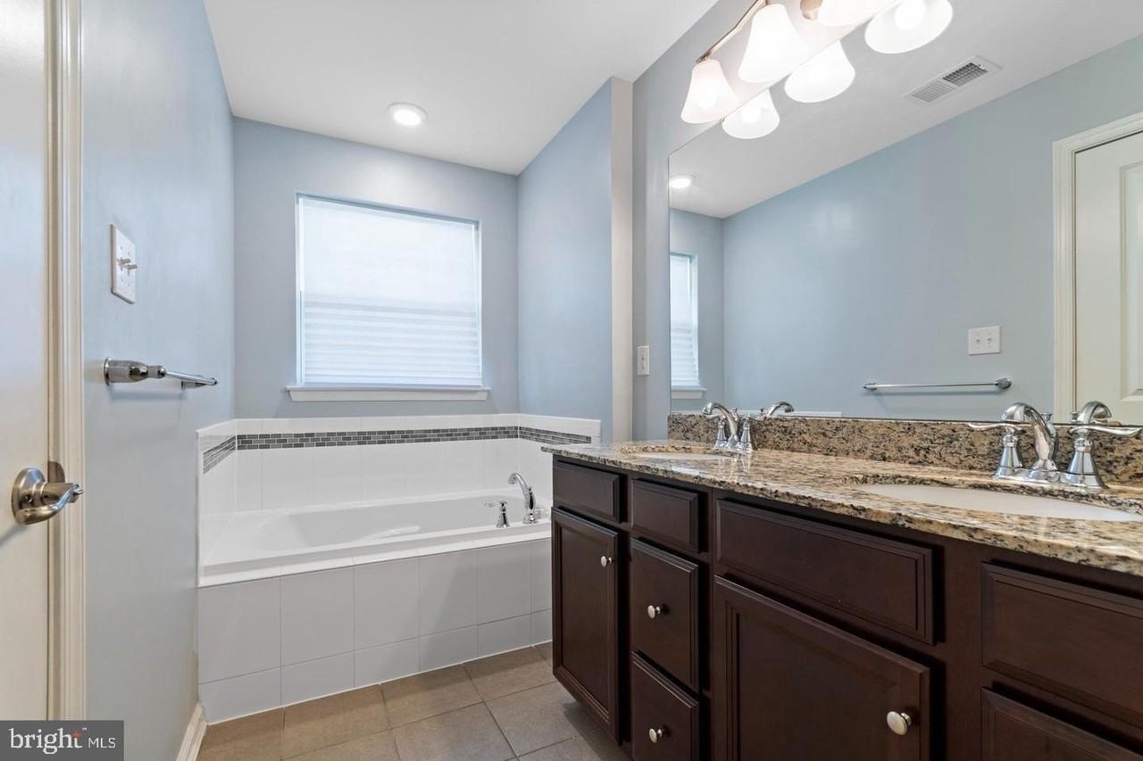 68 Benford Ln - Photo 3 of 5