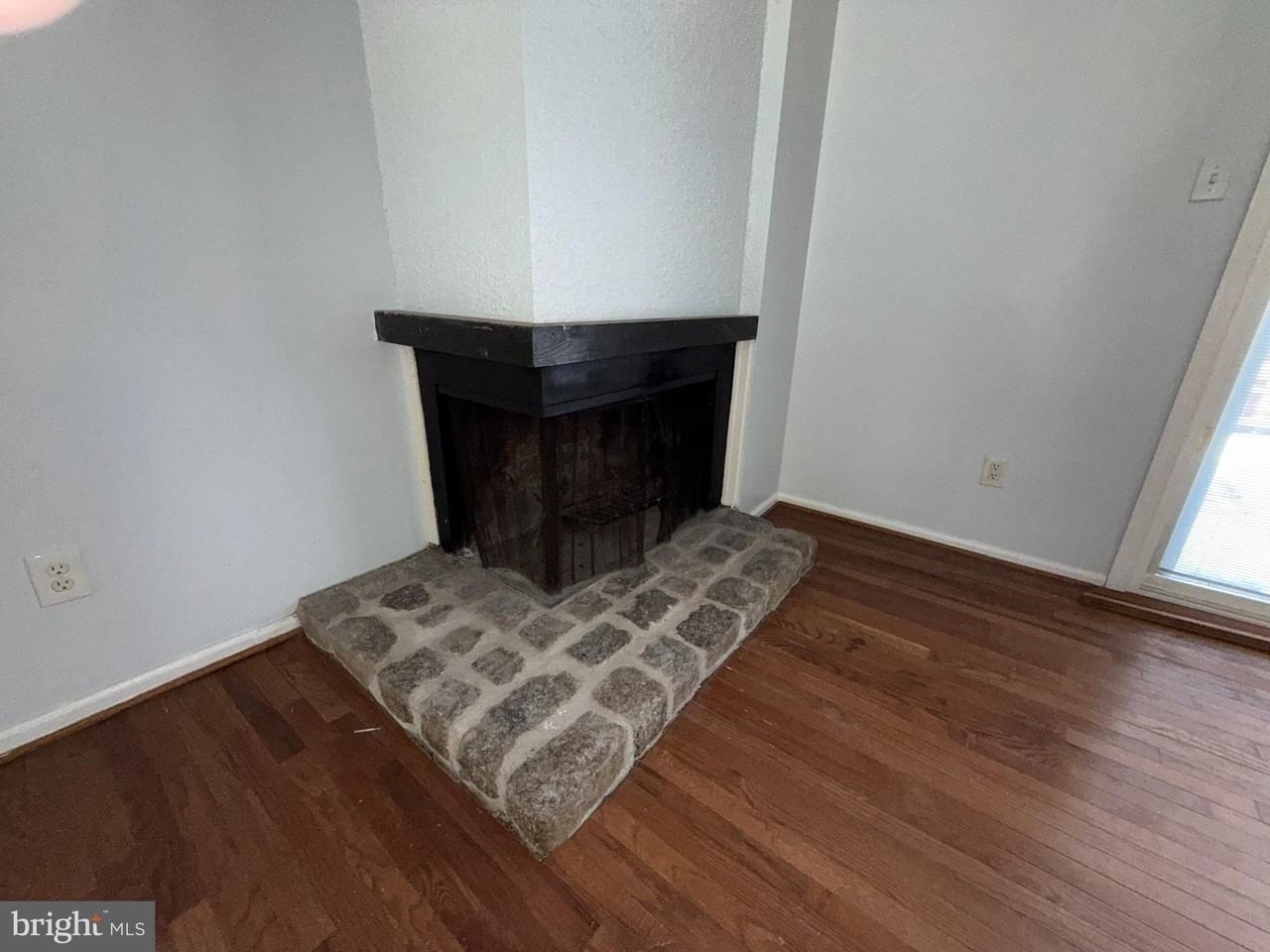 423 Sonora Ln - Photo 3 of 15